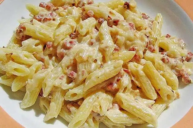 Rețetă rapidă de paste cu smântână și șuncă