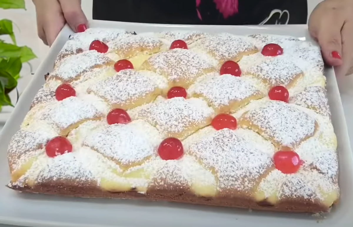 Prăjitură fină și delicată pentru mămică: Moale ca o pernă matlasată!