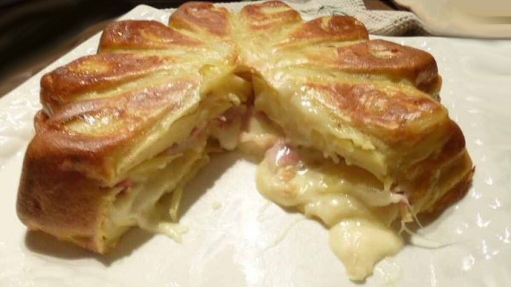Prăjitură cu șuncă și raclette