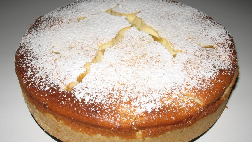 Prăjitură cu brânză și piersici cu ricotta