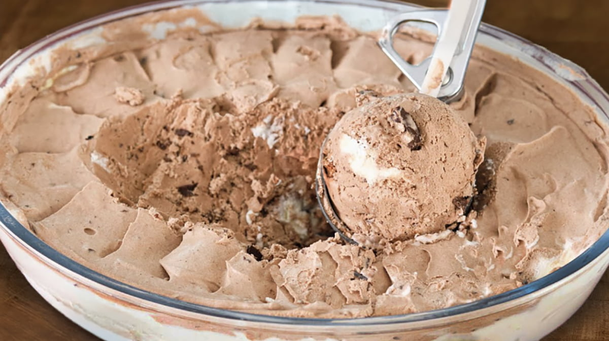 Fac cea mai bună înghețată de ciocolată din lume: Doar din două ingrediente!