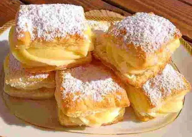 Pudding de cremă de vanilie în aluat foietaj rețetă cu doar 4 ingrediente