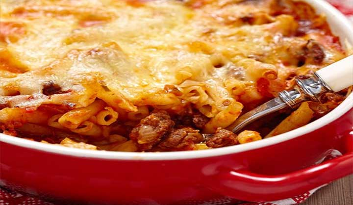 Makarone gratinate cu resturi de carne