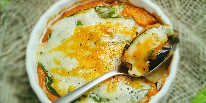 Tocană la cuptor cu carne tocată de soia, vinete și brânză – Vegan