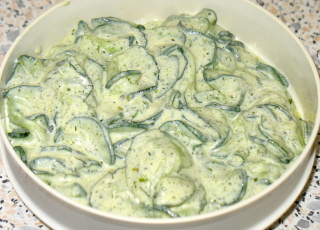 Salată rapidă de castraveți