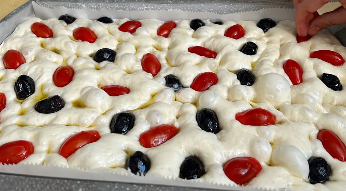 Focaccia pe care nu o veți mai cumpăra niciodată. Cu această rețetă incredibil de bună și simplă o veți prepara și acasă