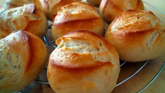 Rețetă simplă și delicioasă de chifle din fosta RDG