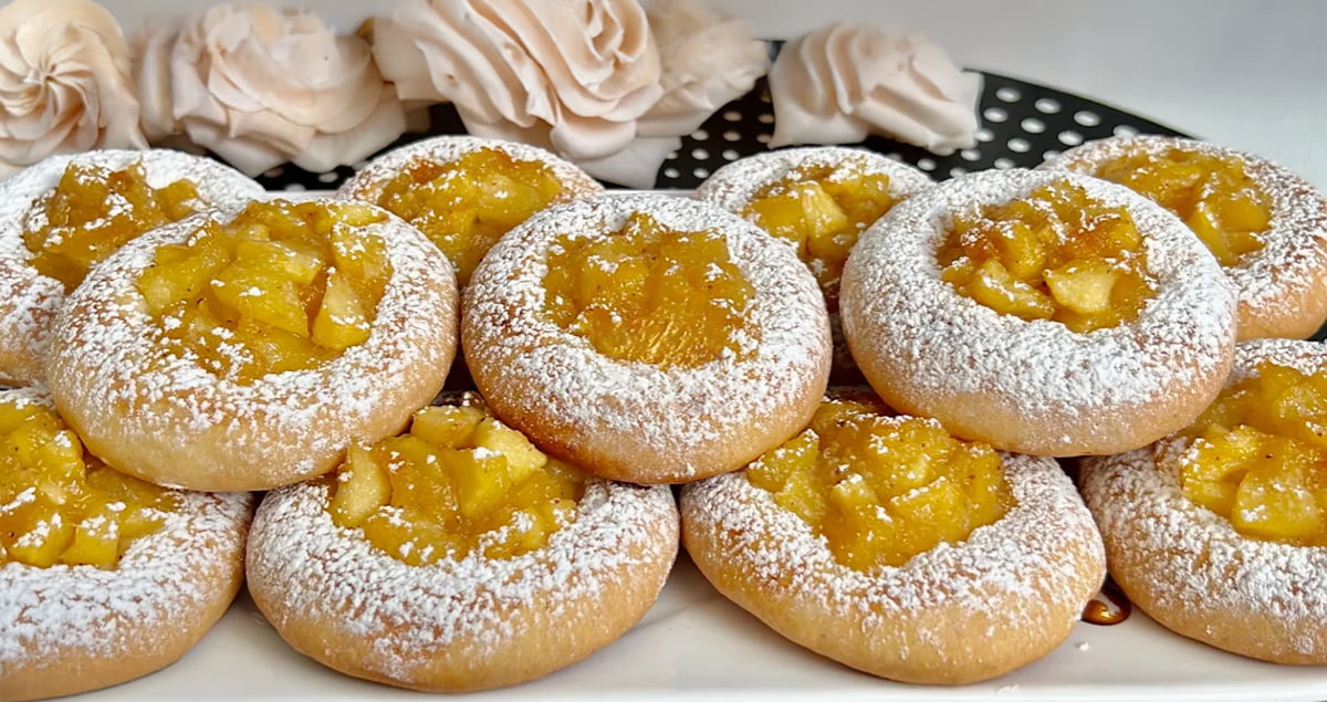 Cea mai simplă rețetă de biscuiți cu mere din lume! Delicioși și gata în 10 minute!