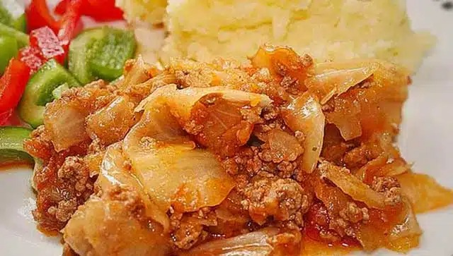 Rețetă de tocăniță cu varză și carne tocată care creează dependență