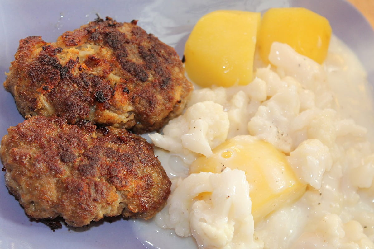 Clătite simple de conopidă fără făină: rapid, gustoase și gata în doi timpi trei mișcări