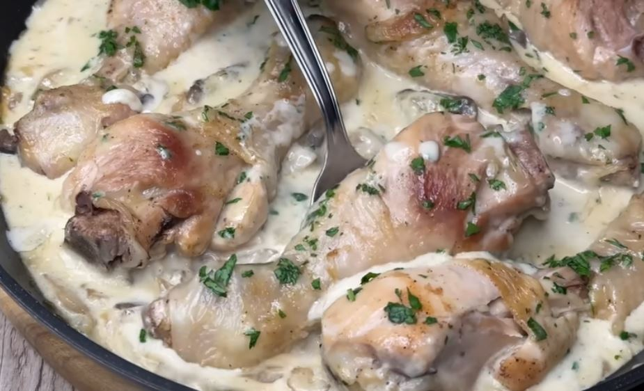 De o lună țin o dietă strictă și am încercat pulpe de pui în acest sos: Sunt delicioase și sănătoase | Doar 350 Kcal!