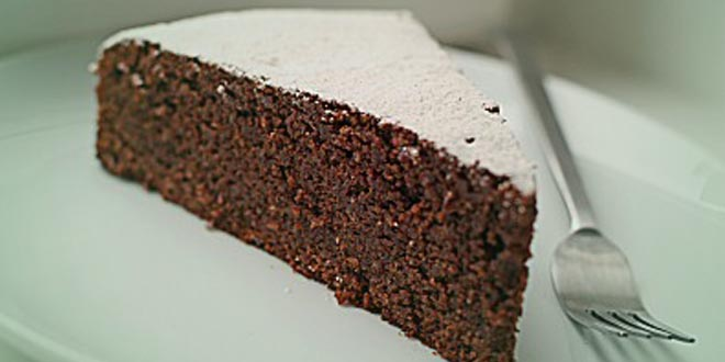 Prăjitură cu ciocolată și nuci săracă în carbohidrați cu glazură Xucker