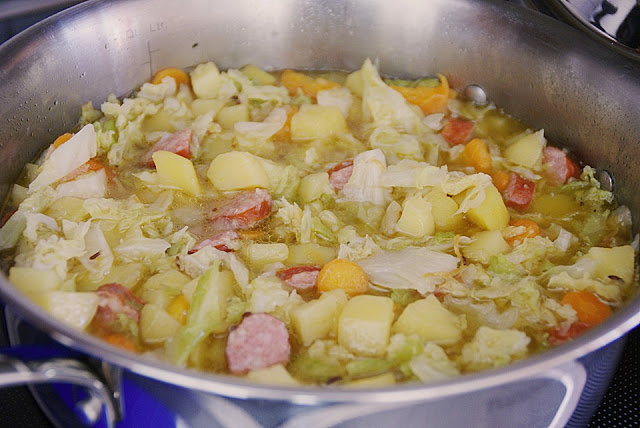 Tocăniță de cartofi cu varză dulce