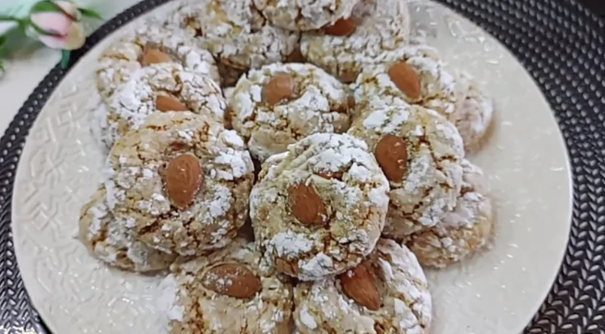 Fursecuri fine cu migdale, care se topesc în gură: Reușești să le prepari în 5 minute!