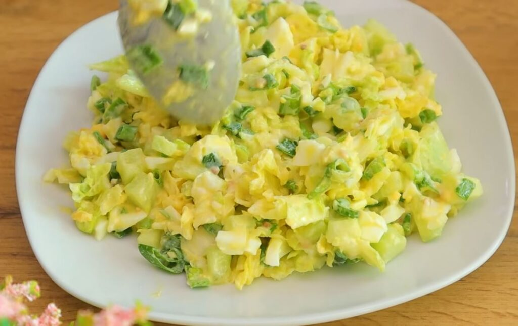 Salata sănătoasă pe care ar trebui să o mâncați în fiecare săptămână: bună, bogată în proteine și delicioasă | Doar 240 Kcal!