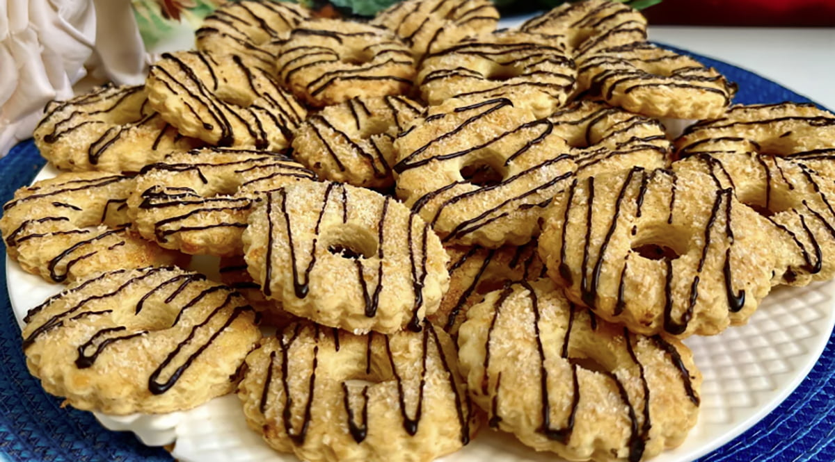 Rețetă foarte simplă pentru produse de patiserie fine și fragede: potrivite pentru orice ocazie