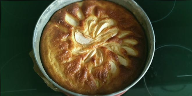 Plăcintă cu mere proteică, simplă, rapidă, fără lactoză, low-carb, bogată în proteine