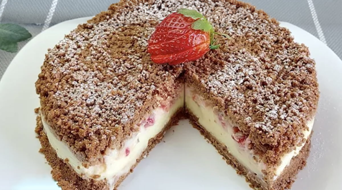 Tort simplu cu biscuiți și căpșuni: CEL MAI BUN TORT pe care l-am gustat vreodată!