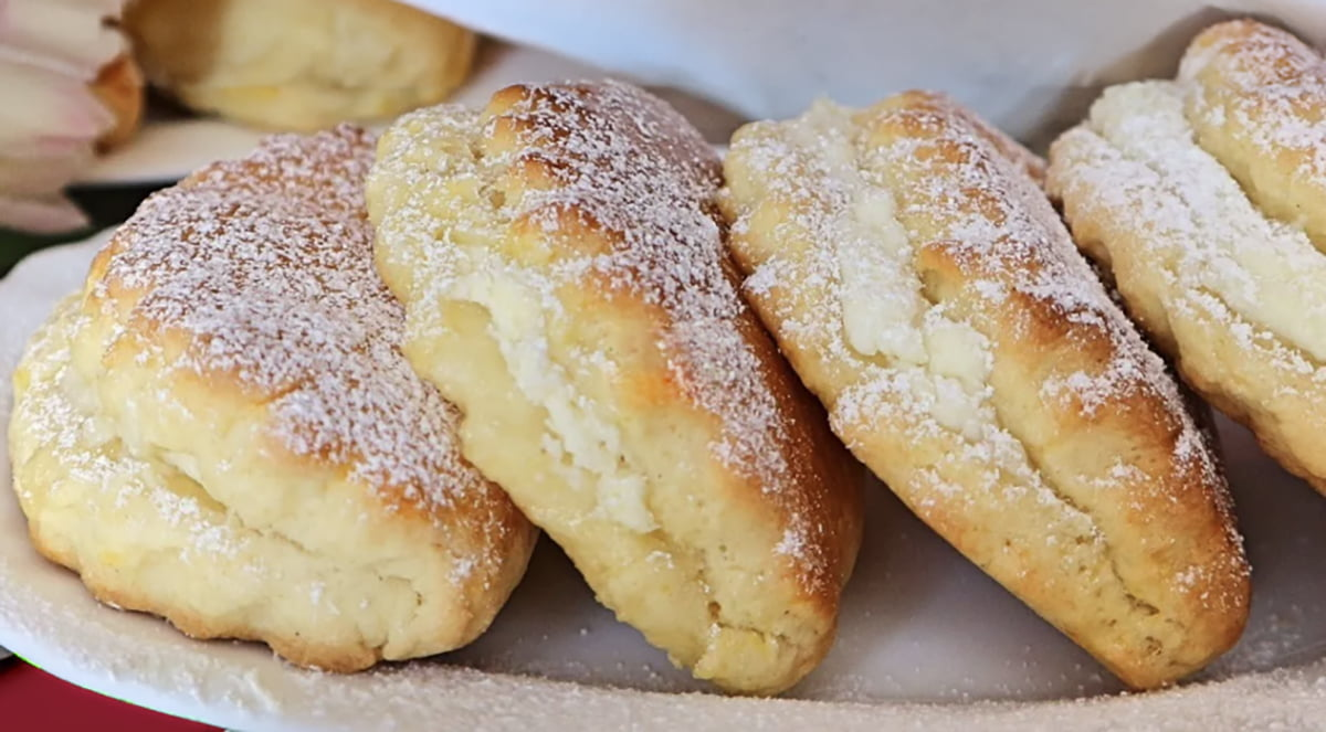 Patiserie fragedă umplută cu brânză de vaci Sochniki: Aceste prăjituri îți vor umple inima de bucurie