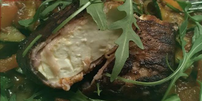 Feta în înveliș de bacon (potrivit și pentru low carb)