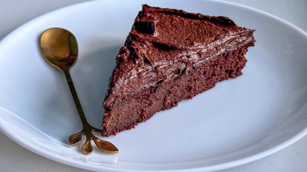 La micul dejun i-am făcut pe toți fericiți, chiar și pe cei la dietă: O felie din acest tort are 112 calorii: îl fac cu dovleac și ciocolată!