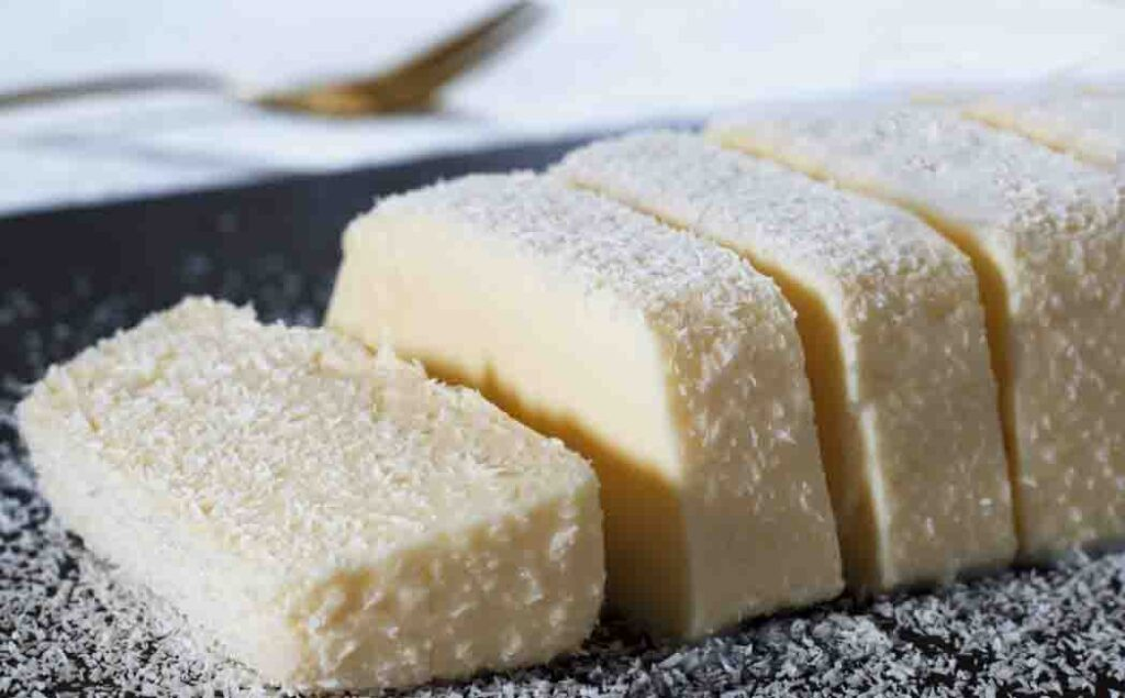 Pregătesc crema de lapte și apoi fac pe loc acest desert foarte cremos și rece Doar 130 Kcal!