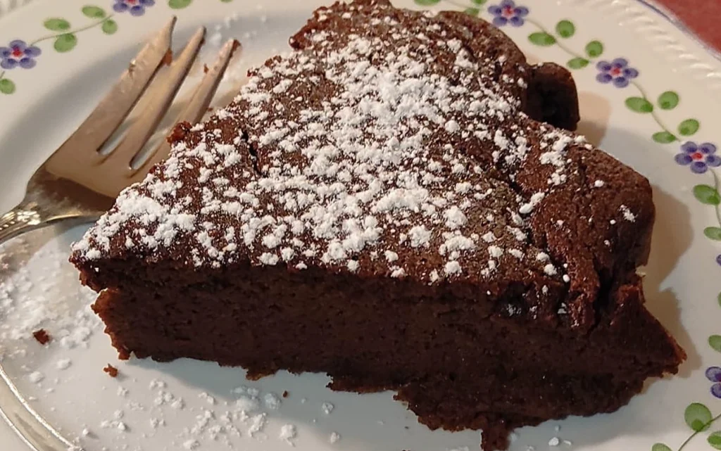 Nu mai folosesc făină în prăjiturile mele și în această rețetă folosesc 3 ingrediente, vedeți cum o pregătesc | Doar 180 Kcal!