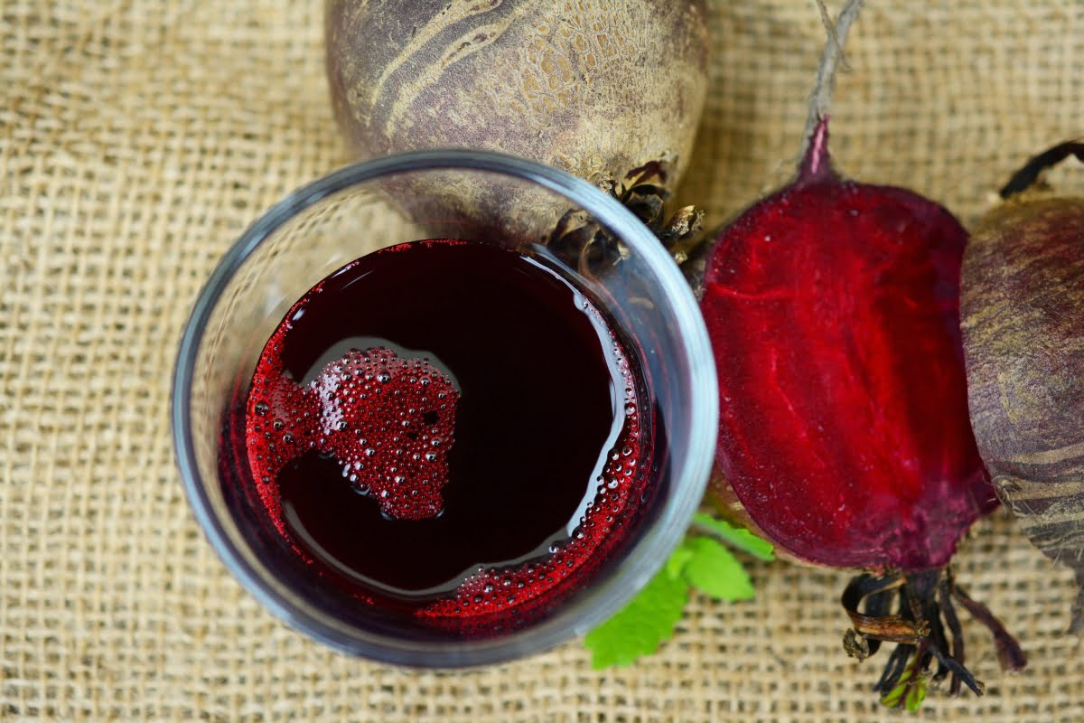 Suc natural excelent de sfeclă roșie, care curăță ficatul, intestinele și vasele de sânge