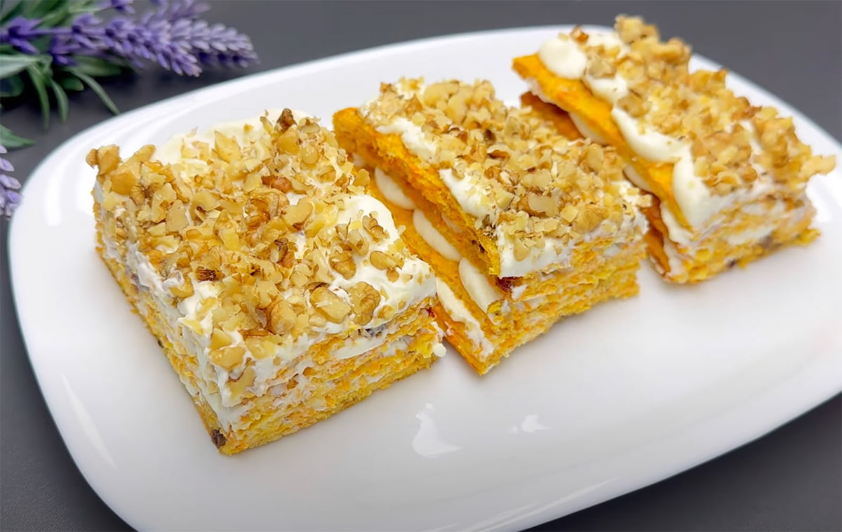 Prăjitură sănătoasă cu morcovi și brânză de vaci fără făină și zahăr: Simplă și delicioasă!