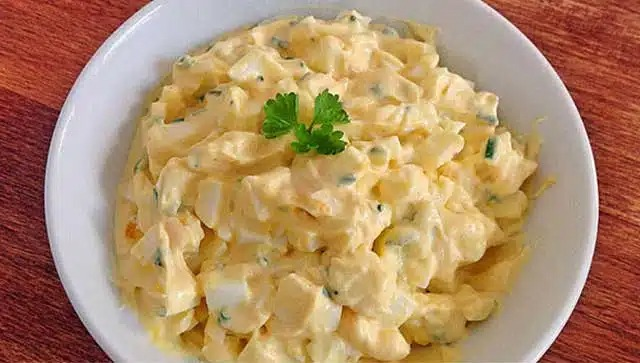 Rețetă de salată de ouă cu usturoi Opas Knoblauch