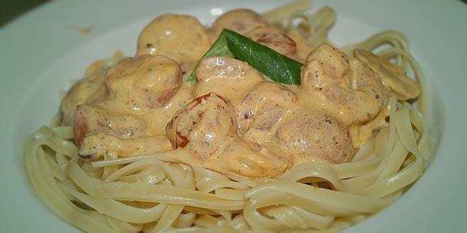 Paste cremoase cu ridiche low carb și creveți cu usturoi