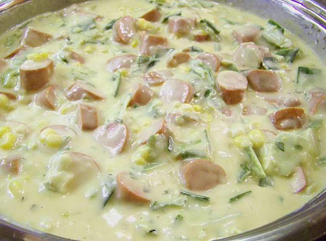 Gulaș picant de cârnați