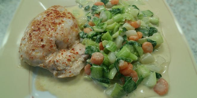 Pak Choi low carb cu morcovi și gulii în sos cremos