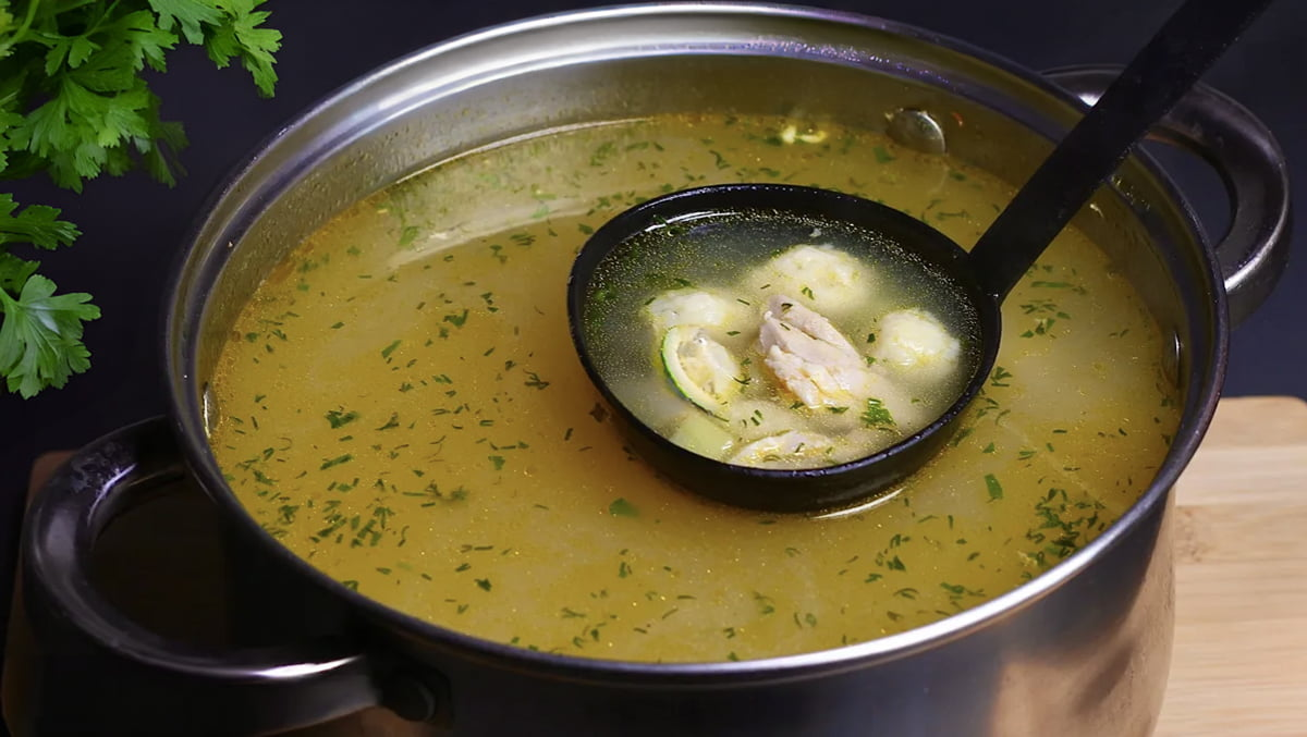 O fier de 3 ori pe săptămână! Toată lumea iubește această supă cu găluște cu brânză!