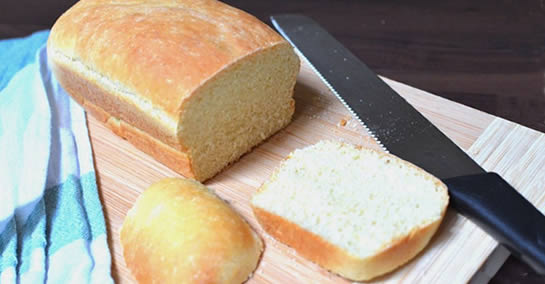 Așadar, cum să coaceți pâine acasă: simplu și delicios