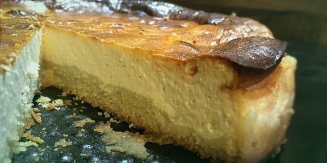 Cheesecake Low Carb (cu un aluat fraged din făină de migdale, pentru o formă de tort de 26 cm)