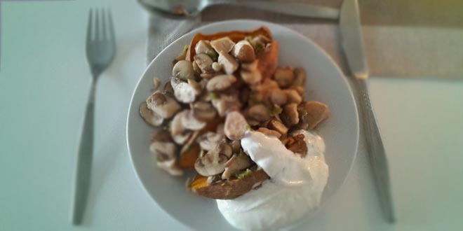 Cartofi dulci umpluți low carb cu pui și ciuperci (potrivit pentru dietă)