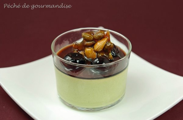 Panna Cotta cu amarena, cireșe și fistic