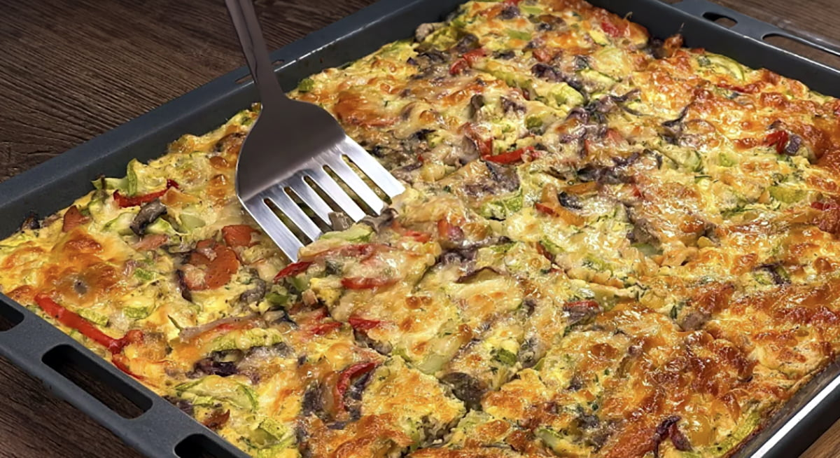 Dovede să torni dovlecei cu ouă! Această rețetă de dovlecei la cuptor este o adevărată comoară