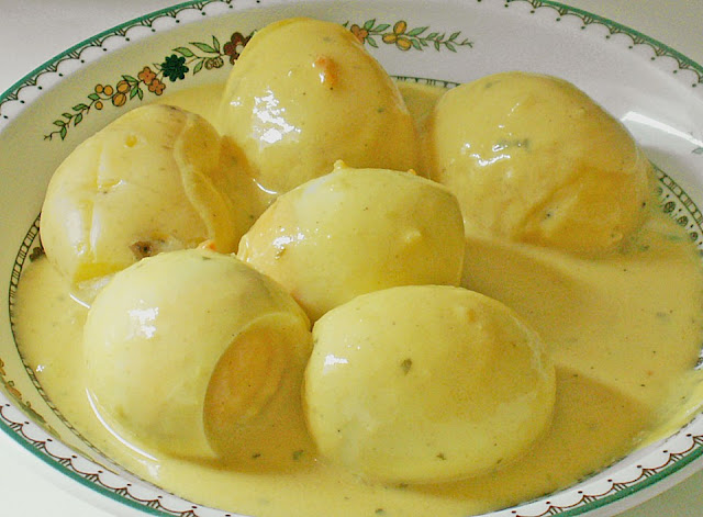 Senfeier von Rosinenkind se traduirait en roumain par **Ouă cu muștar ale copilului cu stafide**.