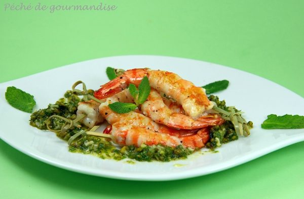 Creveți iuți cu pesto de fistic și mentă