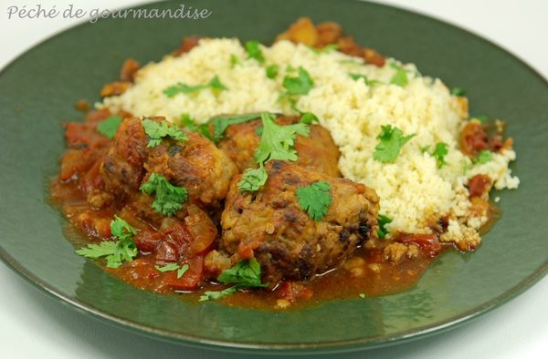 Tajine cu chifteluțe, roșii și coriandru