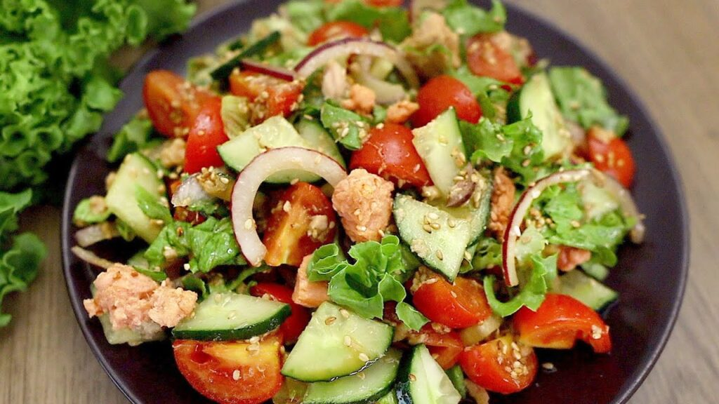 Această salată m-a ajutat să slăbesc rapid câteva kilograme, este ușoară și sănătoasă | Doar 480 Kcal!