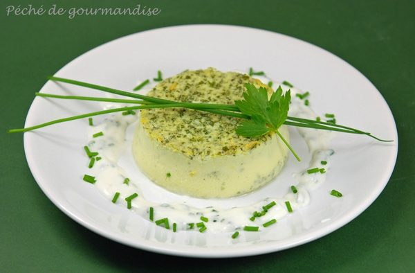 Plăcințele mici cu pătrunjel și cremă de praz verde