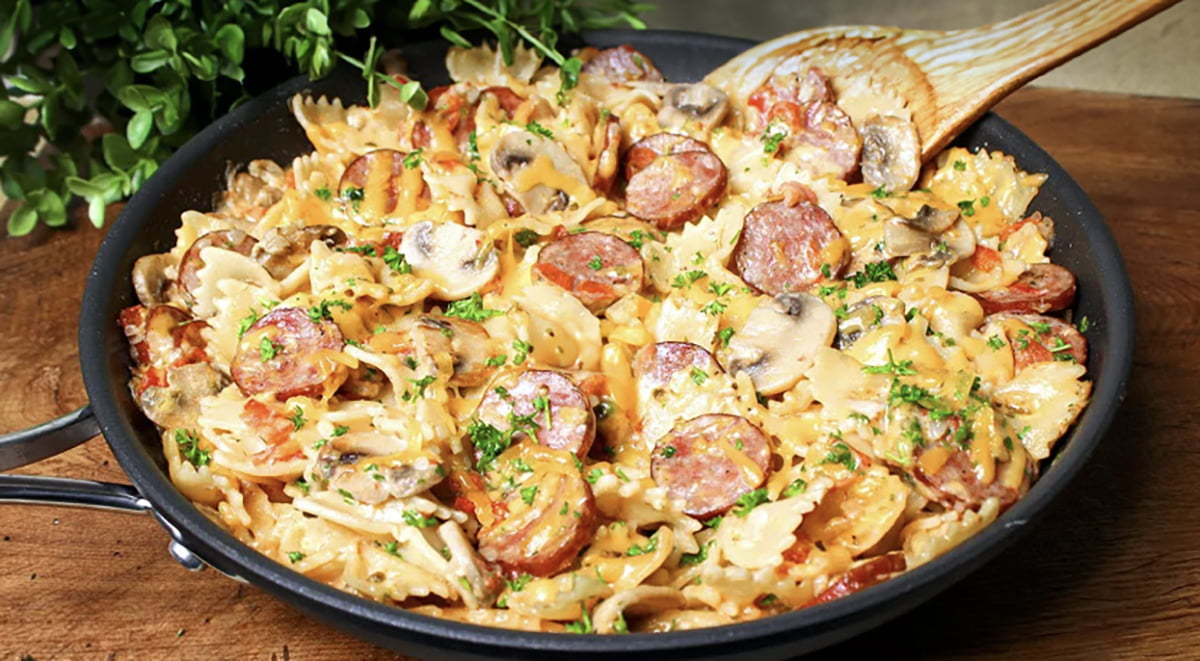 Paste nemțești cu cârnați de la Tieto au înnebunit pe toată lumea! Ieftine, rapide și incredibil de gustoase!