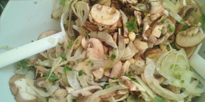 Salată Low Carb cu Ciuperci și Fenicul (vegetariană, rapidă și simplă)
