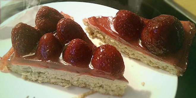 Prăjitură cu căpșuni suculentă fără făină și zahăr (ceto, low carb)