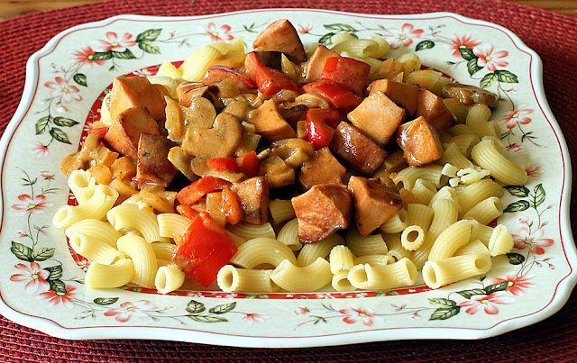 Gulaș de cârnați în stil camionagiu