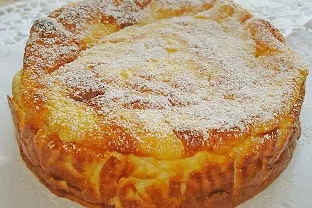Rețetă rapidă de cheesecake cu mere și blat fără bază