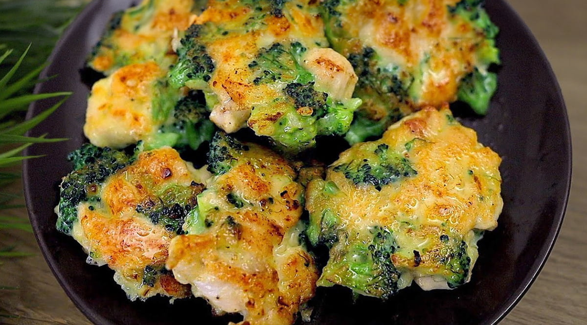 Piese de pui prăjite cu broccoli: Rețetă simplă și gustoasă